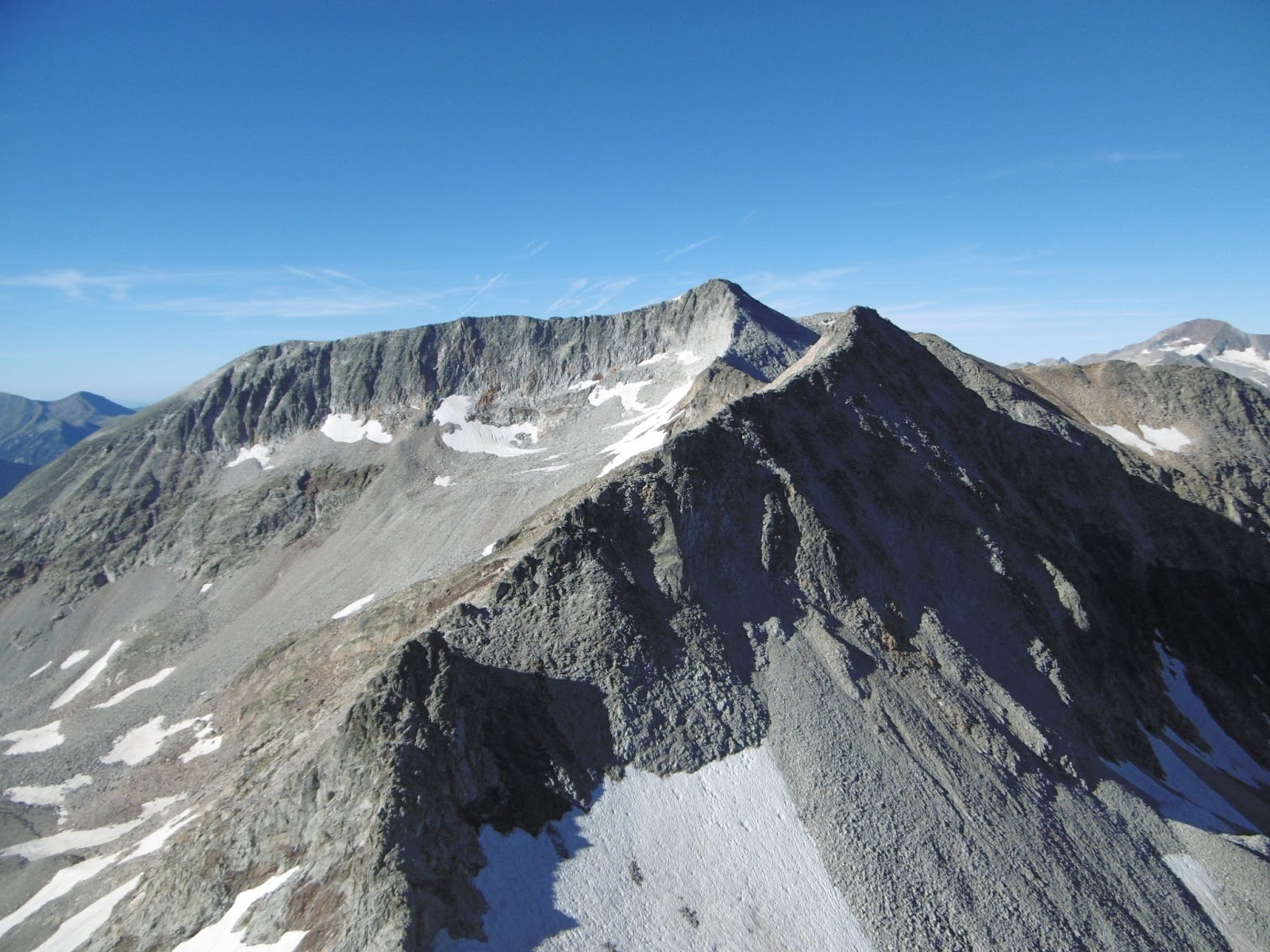 Foto Pico Perdiguero (3.200 m) y algún tresmil más por la cresta Literola