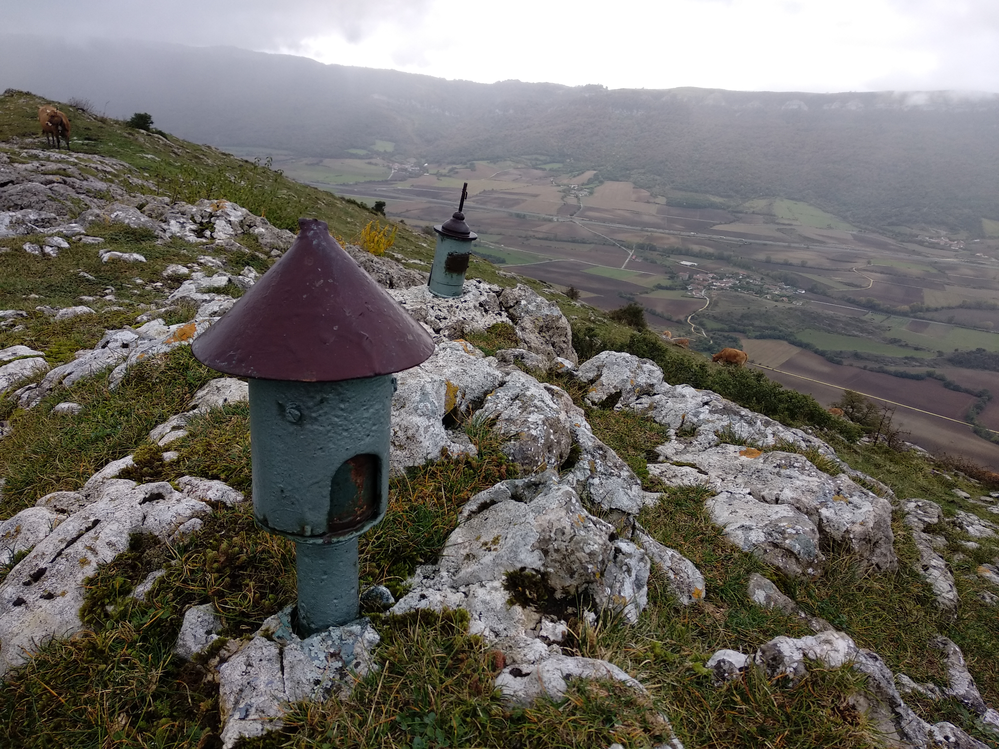 Foto Ilarduia—ARTZANEGI (991 mts)—ALBEIZ (1.015 mts)—Nacedero Zirauntza Araia.. Araba. Mañanera