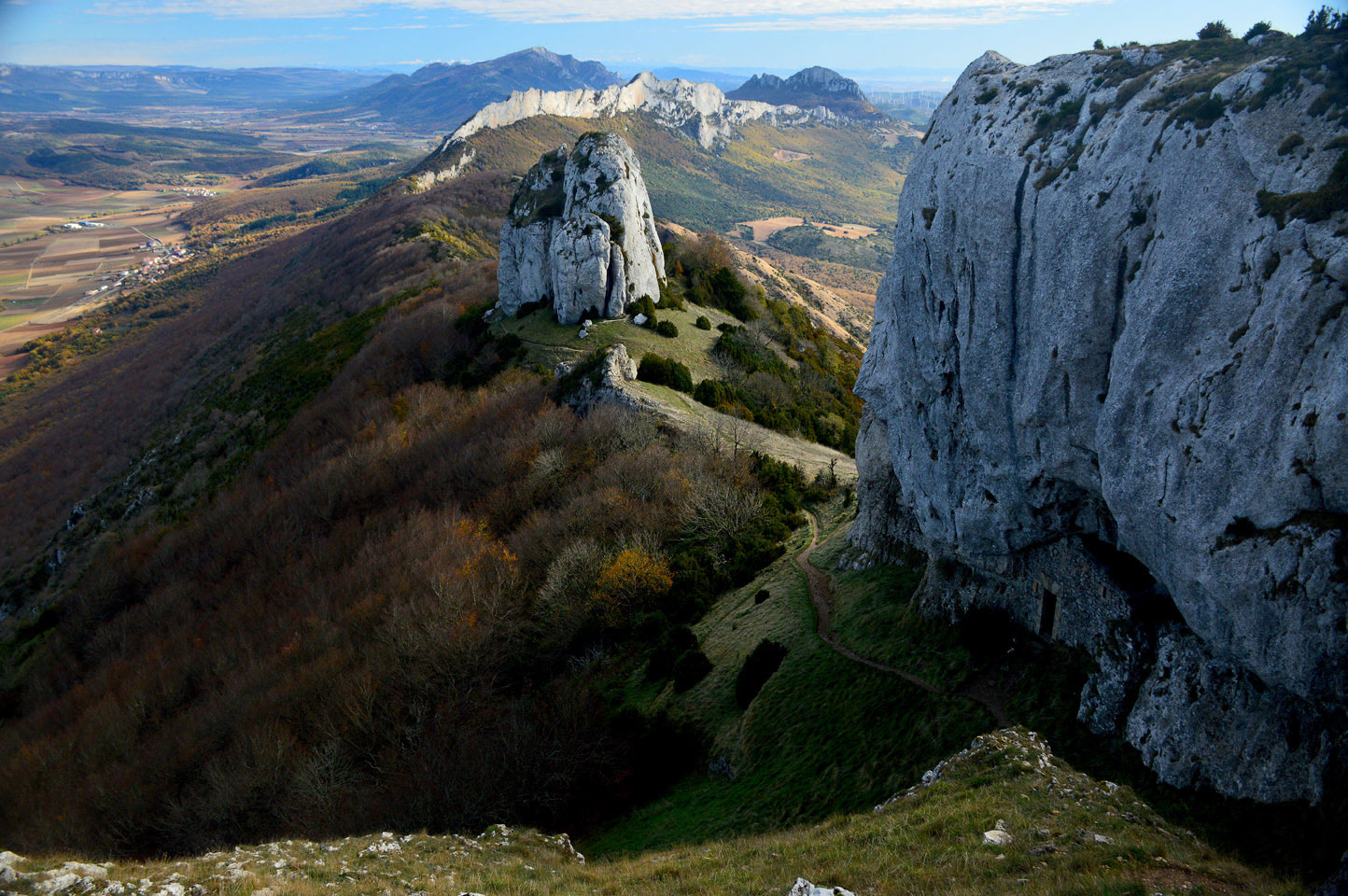 Foto Sierra Cantabria : Ntra. Sra de Okon - San Tirso (1.333) - Cripàn - Laguardia.  ( COMIDA EN  LA RIOJA)