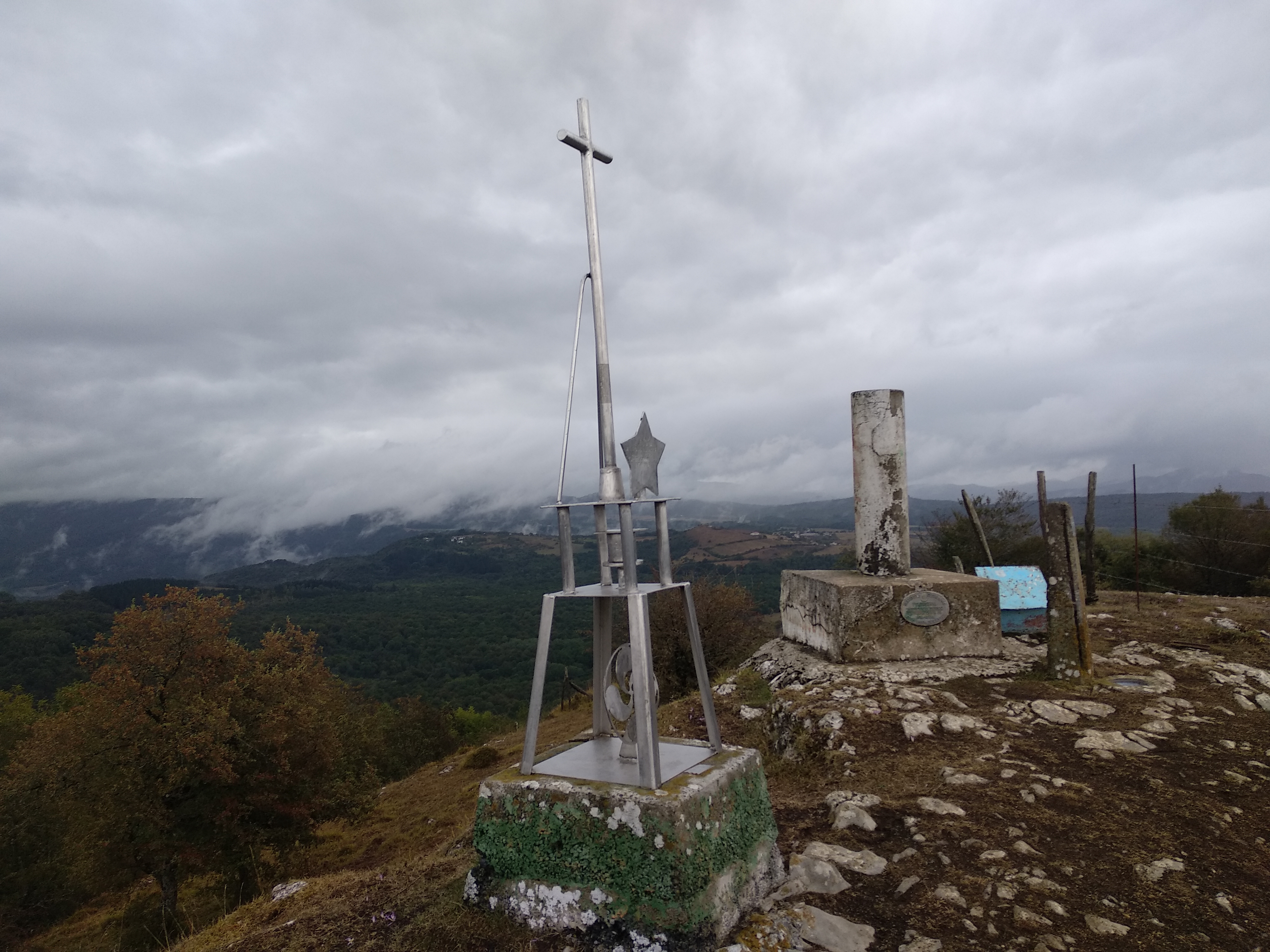 Foto Mendietara: Izarra –Alto del Corral 841 mts (Estunaga )—Mirador Oriental Nervión—Untza. Araba. Mañanera