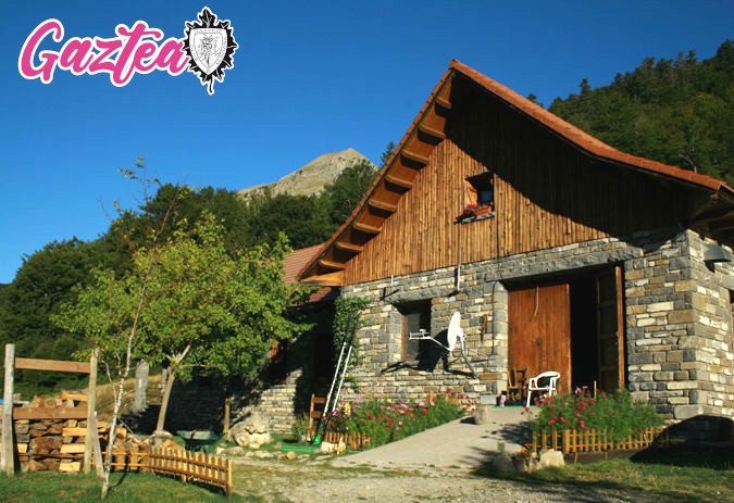 Foto   HIRU ERREGEEN MAHAIA (ACTIVIDAD + REFUGIO) 