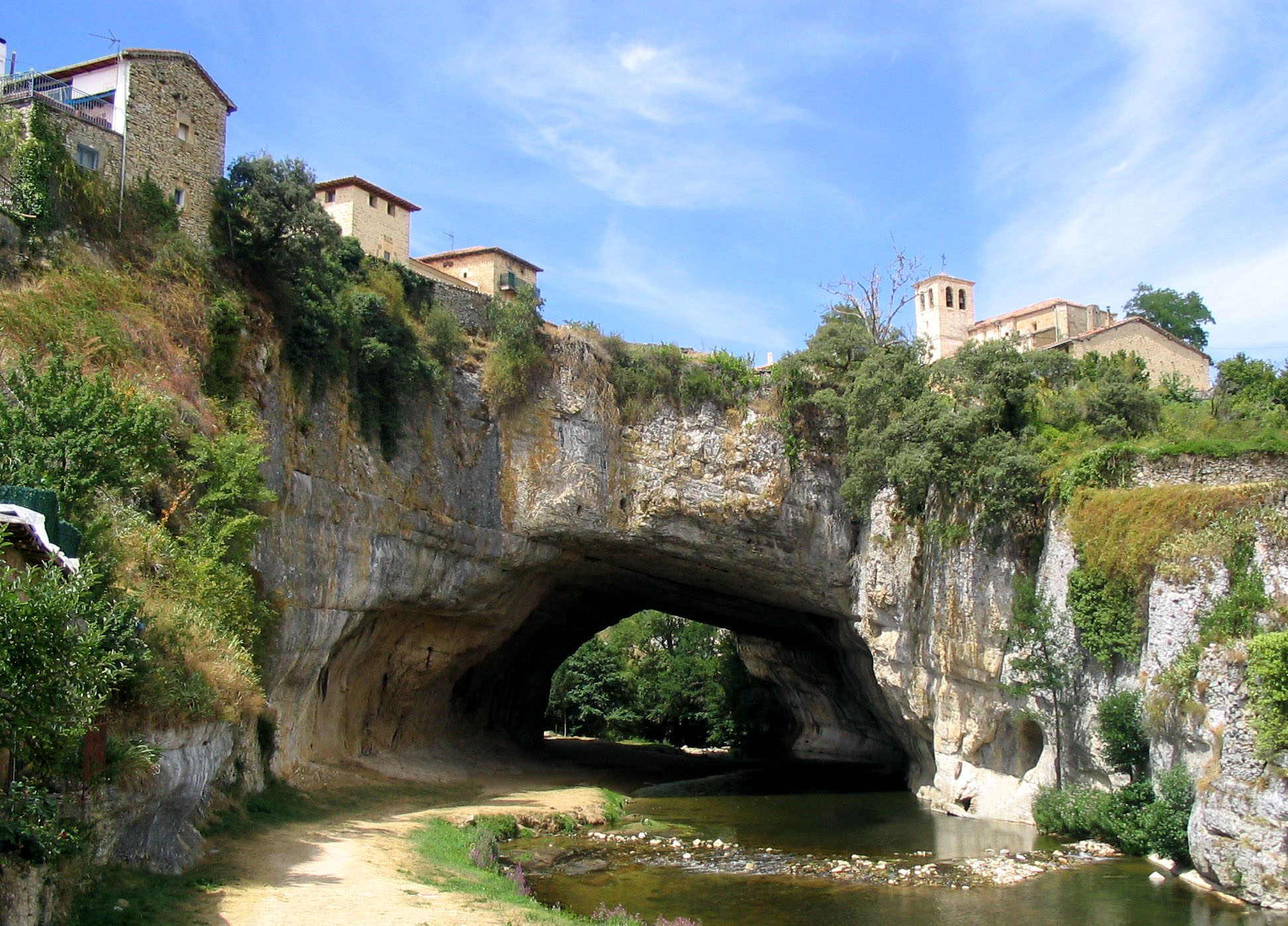 Foto Travesía Puentedey- Pico Dulla (1143)- Canales de Dulla- Cascadas de la Mea (Burgos)   Todo el día   