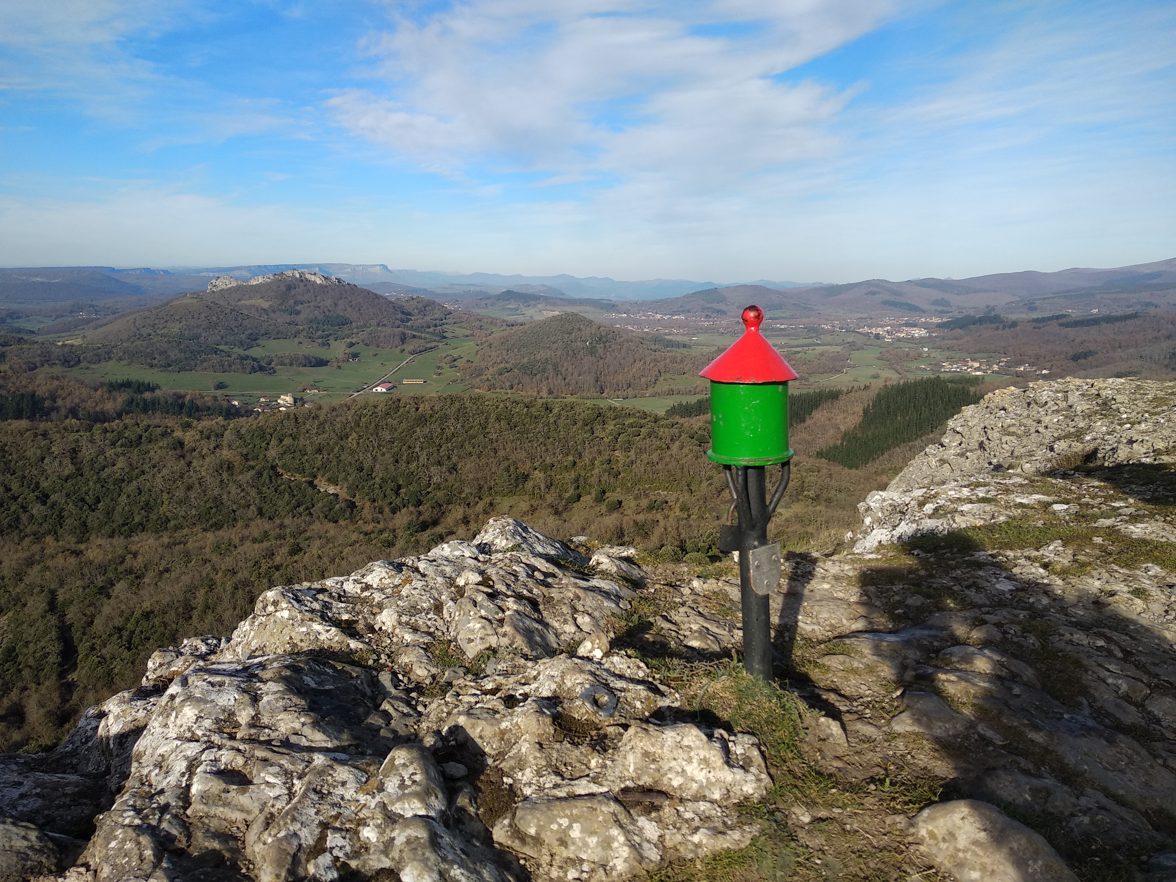 Foto Mendietara- Travesía: Apodaka- Amaritu (787 m)- Armikelo (888 m)- Arrato (887 m)- Arratobe (Ermita San Bitor) (770 m)- Letona