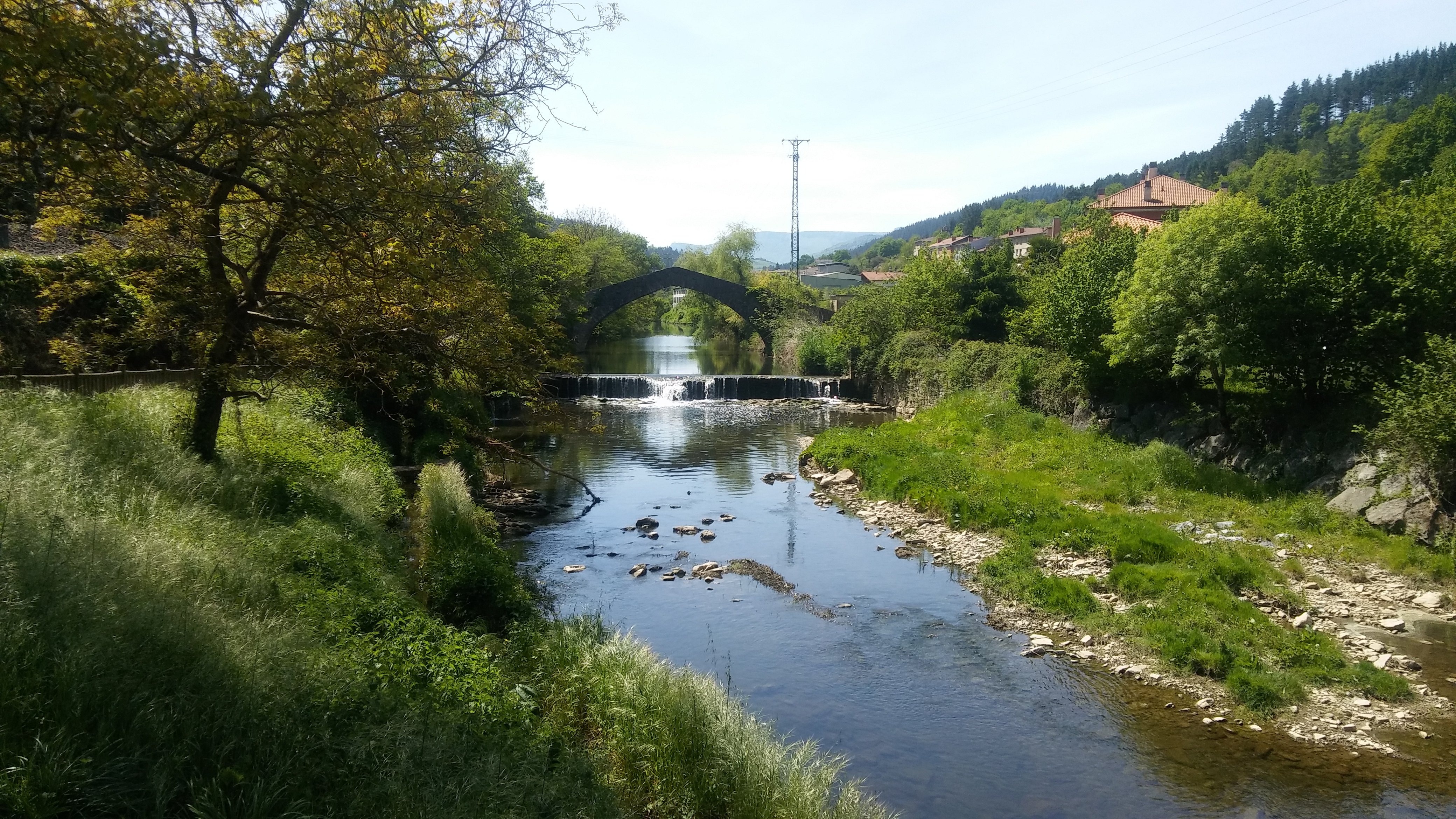 Foto NW.  A orillas del Nervión. Ruta Amurrio - Llodio