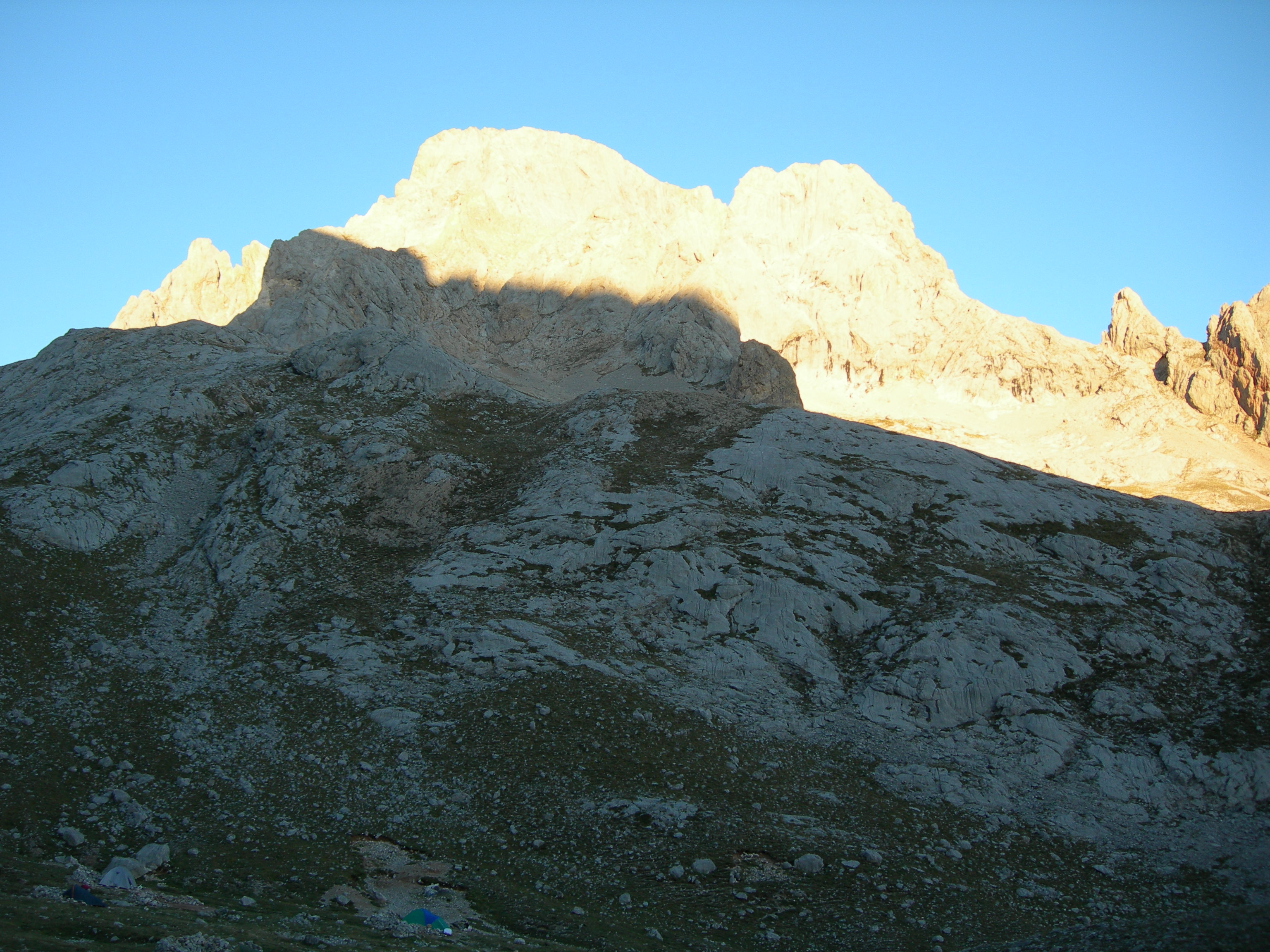 Foto Dia 27 y 28- PICOS DE EUROPA-REFUGIO VEGA DE URRIELLU - TORRECERREDO (2648 m)