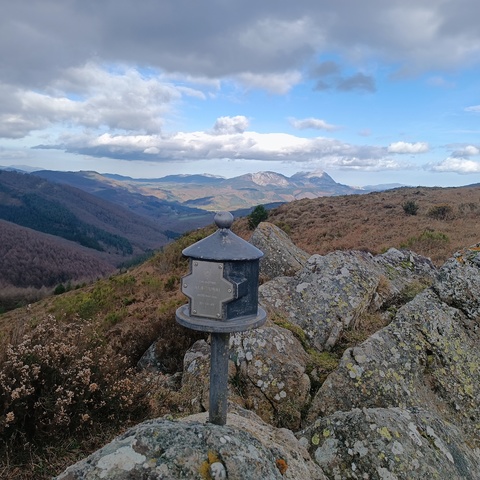 Mendietara-CAMBIO DE FECHA AL DÍA 13 -Marieta –ARKAMO (865 mts)—ALBITURRI (942 mts)—Nacimiento Rio Deva –Pto. Arlaban.-Araba. Mañanera