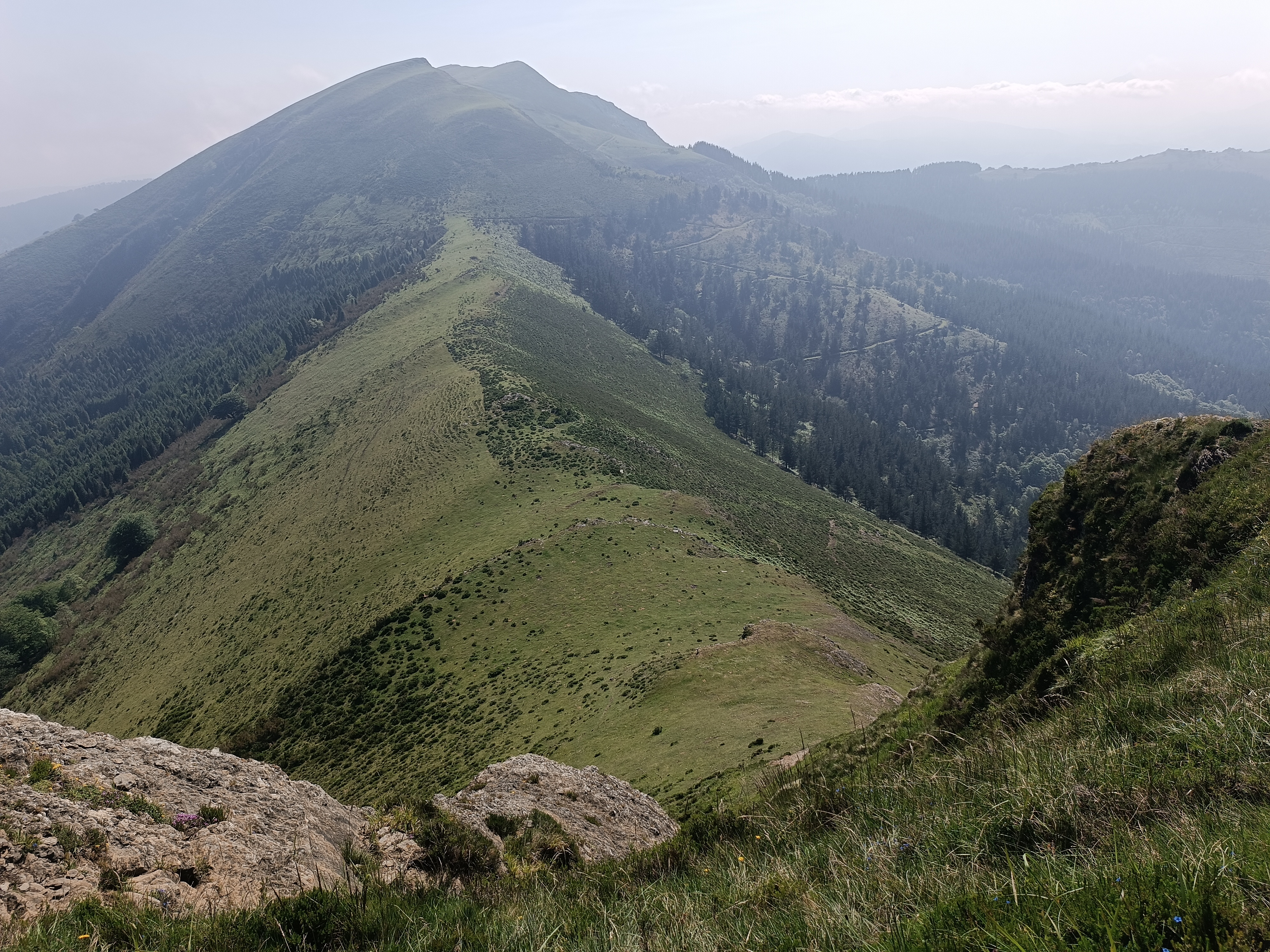 Foto Travesía San Román – Ganekogorta (996 m) – Gallarraga (902 m) – La Quadra (Araba -Bizkaia) Mañanera