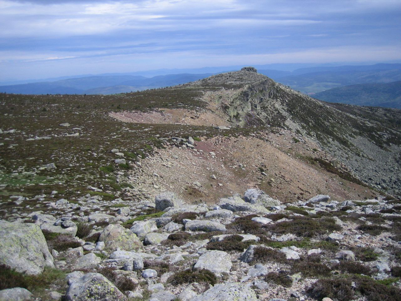 Foto Dia 13- Travesía Molinos de razón – La laguna – Cebollera (2141 m) – La Mesa (2163 m) - Lomos de Orios (Soria - Rioja) Todo el día